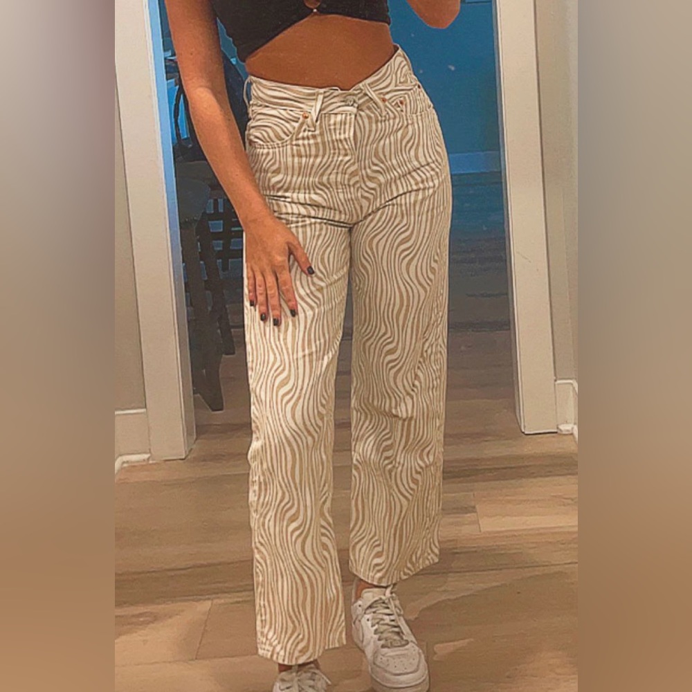 Levi Jeans- size 28! Perfect condition